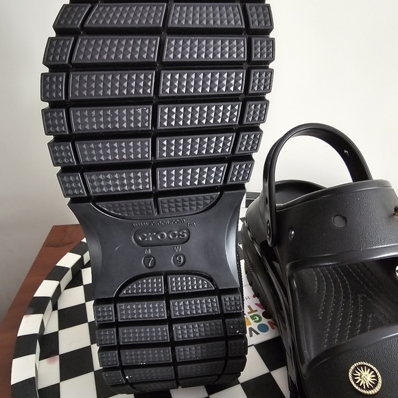 COPY - Classic Mega Crush Crocs - Picture 4 of 5